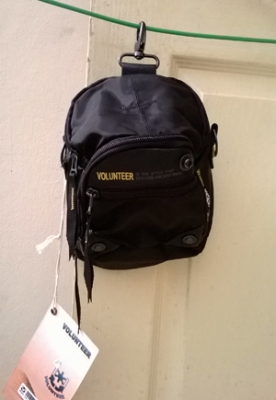 ส่งต่อ VOLUNTEER กระเป๋าเหน็บ คล้อง สะพาย สายสะพายถอดได้ ส่งต่อ VOLUNTEER กระเป๋าเหน็บ คล้อง สะพาย สายสะพายถอดได้