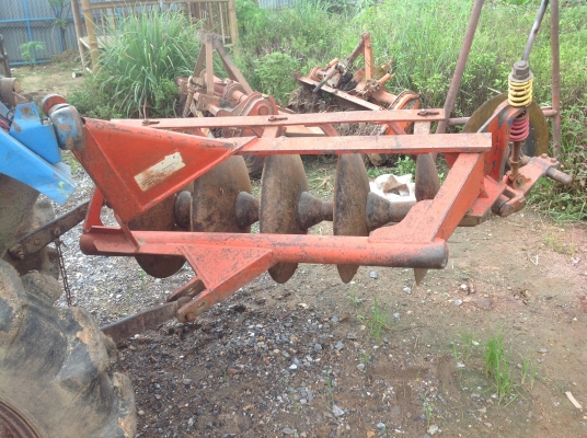 ปัญญาแทรคเตอร์มาแล้ว...จัดมาให้ครับ แชมป์ 304 SLX  4WD พร้อมผาน 5 ตามสภาพครับ