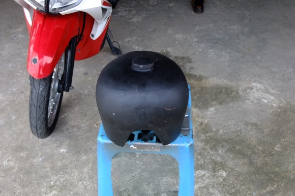 ขายถังน้ำมันทรงสปอร์ตเตอร์ และหน้ากากสตั้นครับ