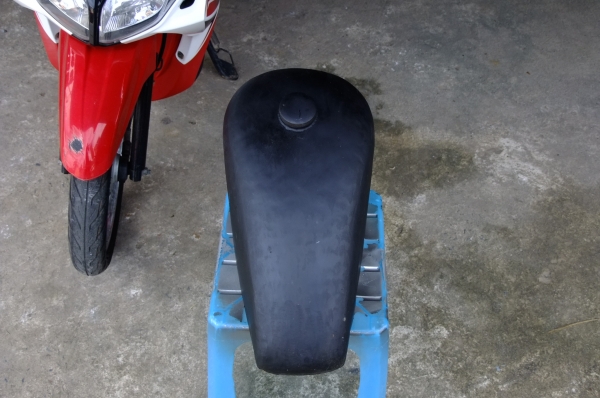 ขายถังน้ำมันทรงสปอร์ตเตอร์ และหน้ากากสตั้นครับ