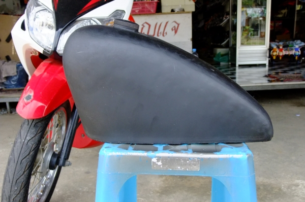 ขายถังน้ำมันทรงสปอร์ตเตอร์ และหน้ากากสตั้นครับ