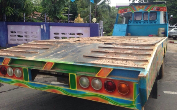 HINO F17 - 168 HP EH700 รถหางปลาสิบล้อ 2 เพลา แล็ปลายอย่างสวยทั้งคัน ใช้ลากรถ SK-200 ได้ครับ เครื่องแน่นแรงดี หัวเก๋งบางเดิมๆภายในเก๋งคอนโซลสวยครบ พวงมาลัยเพาเวอร์ ระบบเบรคทริ๊ปฟี้ ช่วงล่างคัชซีไม่มีบวม ยางสภาพดี 10 เส้นประมาณ 70\% พร้อมใช้งานได้เลย เอกสาร