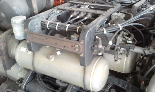 หม้อลมเบรค NISSAN (UD) 3 - 4 ลูกยิง 2 ถัง