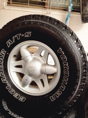 ขายยาง  31  AT  พร้อมล้อ.......... สวยๆเชิญครับ