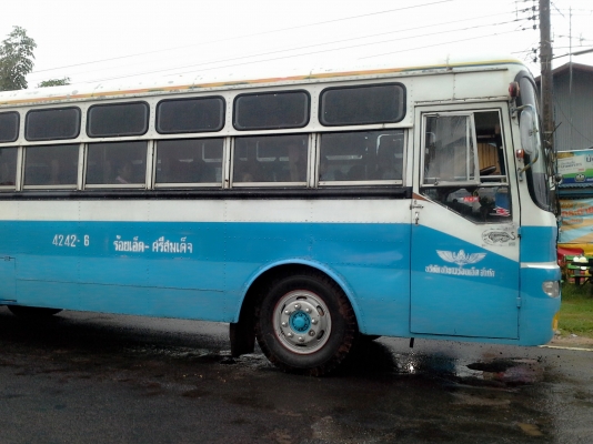 ขายรถบัส ฮีโน่ 6 ล้อ 45 ที่นั่ง เครื่อง EH 700 168 cแรง เครื่องเสียง ทีวี คาราโอเกะ ปกติส่งนักเรียน ยาง 900 ดีทุกเส้น มีเงินแสนต้น ๆ คุยกันได้ครับ