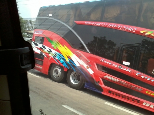 ขายรถบัส ฮีโน่ 6 ล้อ 45 ที่นั่ง เครื่อง EH 700 168 cแรง เครื่องเสียง ทีวี คาราโอเกะ ปกติส่งนักเรียน ยาง 900 ดีทุกเส้น มีเงินแสนต้น ๆ คุยกันได้ครับ