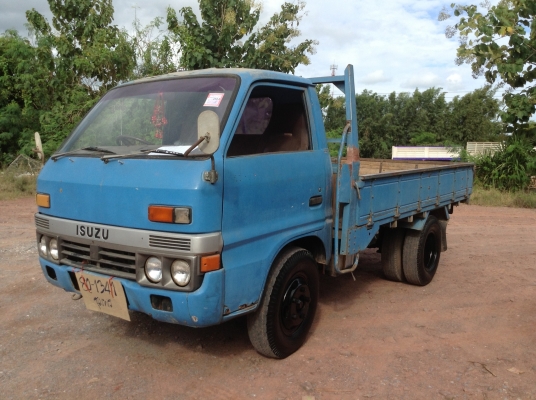 Isuzu หกลัอสั้นTL กระบะยาว 3.2เมตร รถห้างแท้ เครื่อง 85 แรง กระบะไม้ ขับดี เครื่องดี กำลังดีมาก ซัซซี่สวยๆ เดิมๆ ภายในเดิมๆ ขายตามสภาพ 180,000