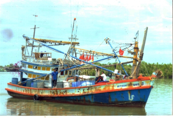 ขายเรือปั่นหมึกพร้อมอุปกรณ์ประมง