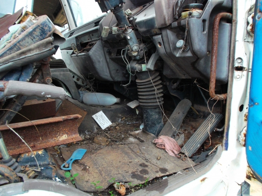 ขายด่วนรถสิบล้อFN215kรถนํ้า6D15โบช้วงล้างเบรดใหญ่ทิฟฟี้