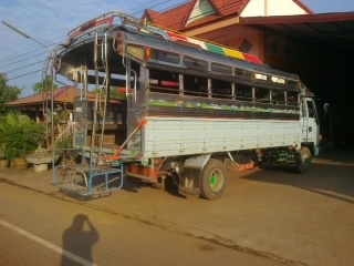ขายหกล้อ ร็อคกี้ 175แรงม้าเบรคทิฟฟี่พวงมาลัยเพาเวอร์ยาง 825-16 ยาว 5.50