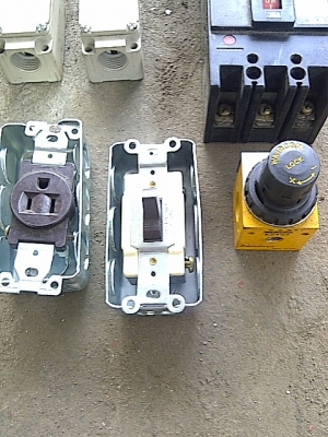 ขาย..อุปกรณ์ไฟฟ้าตามรูป