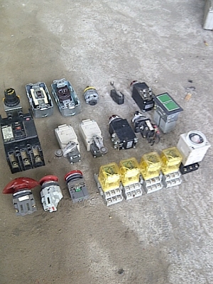 ขาย..อุปกรณ์ไฟฟ้าตามรูป