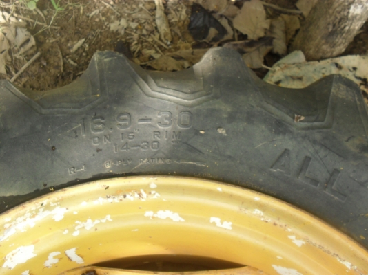 กระทะล้อ /หลัง JCB  พร้อมยาง/แท้