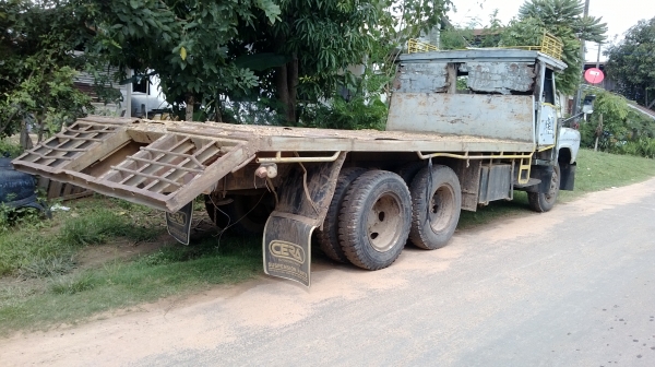 ขายรถสิบล้อ เพลาเดียว เครื่อง6BB1 ทะเบียนพร้อมโอน มีสโลด้วย