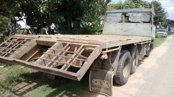 ขายรถสิบล้อ เพลาเดียว เครื่อง6BB1 ทะเบียนพร้อมโอน มีสโลด้วย