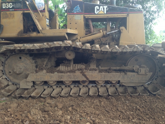 ขายด่วนรถแทรคเตอร์ CAT D3C LGP III สภาพพร้อมใช้งาน ราคา320000 สนใจติดต่อ วรพจน์0813467572