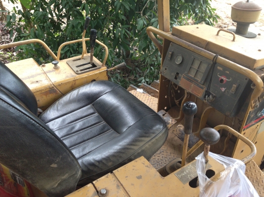 ขายด่วนรถแทรคเตอร์ CAT D3C LGP III สภาพพร้อมใช้งาน ราคา320000 สนใจติดต่อ วรพจน์0813467572