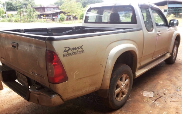 ISUZU D-MAX HI LANDER SPACECAB Ddi i -TEQ 2.5 MT ปี 51 รุ่นโกล์ดซีรี่ รถสวยจัดสีสันบางเดิมทั้งคัน เครื่องแห้งแรงดีเดิมๆใช้งาน 76,478 กม. ภายในเก๋งคอนโซลสวยหรู CD MP3 แอร์ พ.เพาเวอร์ ก.ไฟฟ้า กระจกมองข้างแบบโครเมี่ยมปรับไฟฟ้า ไฟเลี้ยวที่กระจกมองข้าง บันไดข