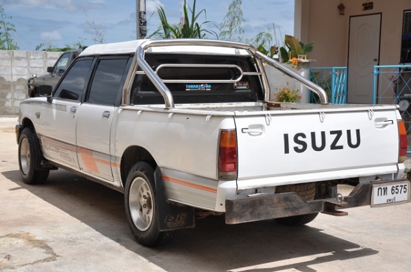 ขาย ISUZU KB 4 ประตู เครื่อง 2500 ฝาทอง พวงมาลัยเพาเวอร์ พร้อมใช้