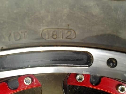 ขายแม็กซ์พร้อมยางขอบ20"  ยาง KUMHO  ปี 12 35x12.50x20" ปี12สวยมาก