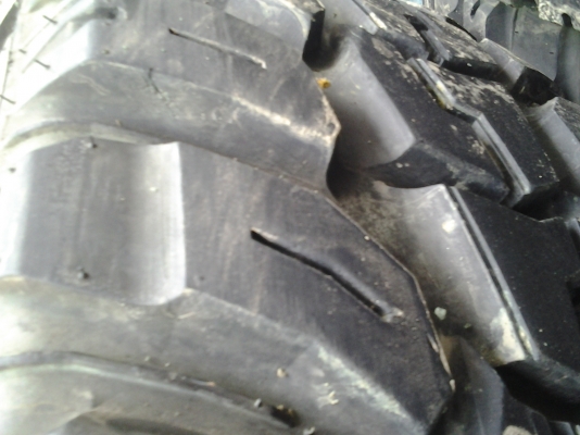 ขายแม็กซ์พร้อมยางขอบ20"  ยาง KUMHO  ปี 12 35x12.50x20" ปี12สวยมาก