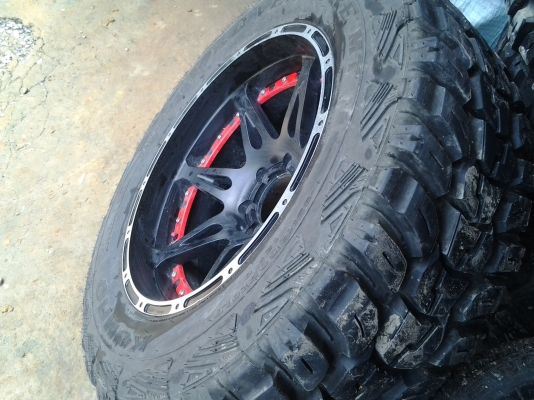 ขายแม็กซ์พร้อมยางขอบ20"  ยาง KUMHO  ปี 12 35x12.50x20" ปี12สวยมาก