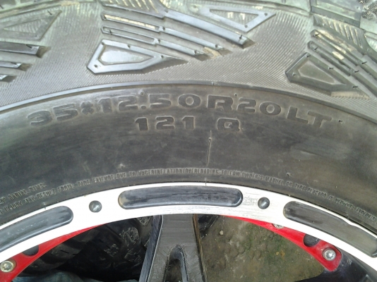 ขายแม็กซ์พร้อมยางขอบ20"  ยาง KUMHO  ปี 12 35x12.50x20" ปี12สวยมาก