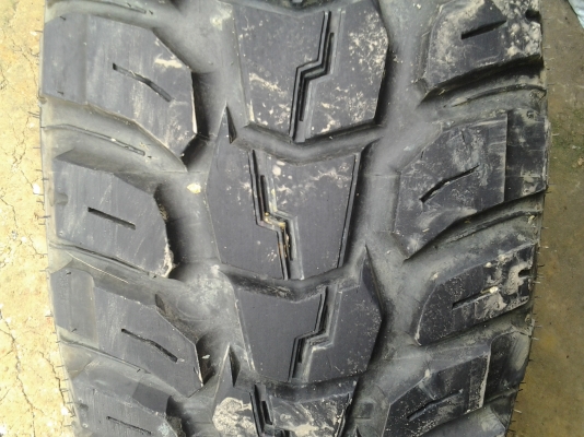 ขายแม็กซ์พร้อมยางขอบ20"  ยาง KUMHO  ปี 12 35x12.50x20" ปี12สวยมาก