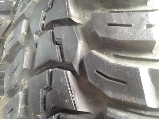 ขายแม็กซ์พร้อมยางขอบ20"  ยาง KUMHO  ปี 12 35x12.50x20" ปี12สวยมาก