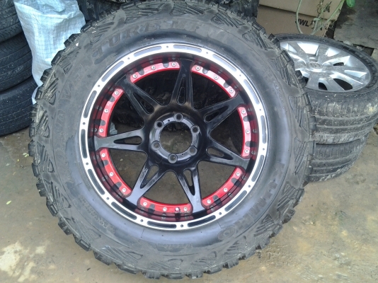 ขายแม็กซ์พร้อมยางขอบ20"  ยาง KUMHO  ปี 12 35x12.50x20" ปี12สวยมาก