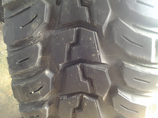 ขายแม็กซ์พร้อมยางขอบ20"  ยาง KUMHO  ปี 12 35x12.50x20" ปี12สวยมาก