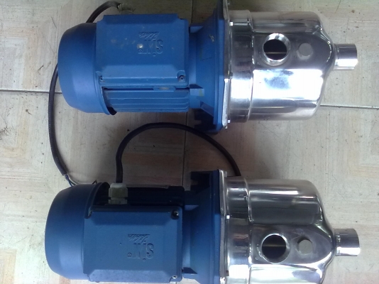 เครื่องปั๊มน้ำ six 1.55 Hp ของประเทศอิตาลี มี2ตัว ตัวละ 3300
