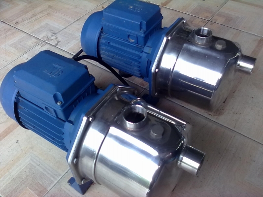 เครื่องปั๊มน้ำ six 1.55 Hp ของประเทศอิตาลี มี2ตัว ตัวละ 3300