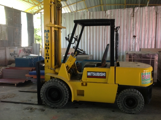 รถโฟล์กลิฟท์สภาพสวย ติต่อเสี่ยจอยโทร085-7799776