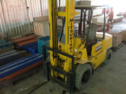 รถโฟล์กลิฟท์สภาพสวย ติต่อเสี่ยจอยโทร085-7799776