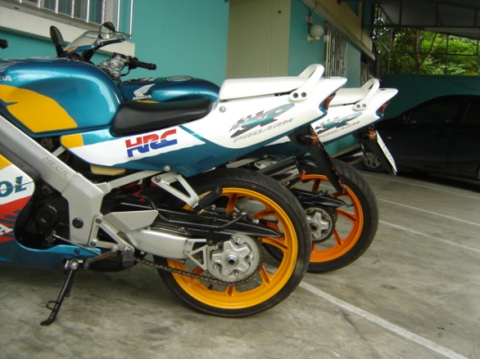 NSR PROARM 150SP สีเขียวส้ม สวยมาก ทำสีใหม่ทั้งคัน อยู่ที่ ไปรษณีย์ ยานนาวา ตรงข้ามปั้มเชลล์ กทม สนใจติดต่อ คุณ จอร์ 0808051985,0805948450