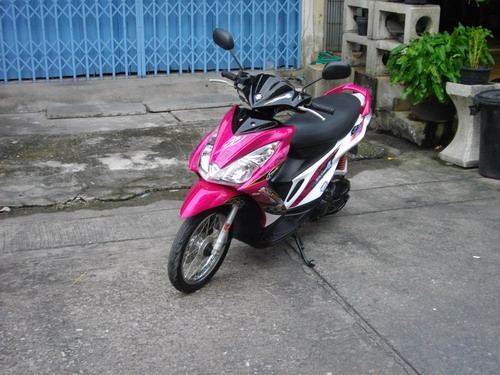 ขาย Skydrive 125cc.หัวฉีด สีชมพู-ขาว สวยแจ่ม เครื่องสุดเยี่ยม รับประกันศูนย์5ปี ราคา 18500 บาท ขาย Skydrive 125cc.หัวฉีด สีชมพู-ขาว สวยแจ่ม เครื่องสุดเยี่ยม รับประกันศูนย์5ปี ราคา 18500 บาท