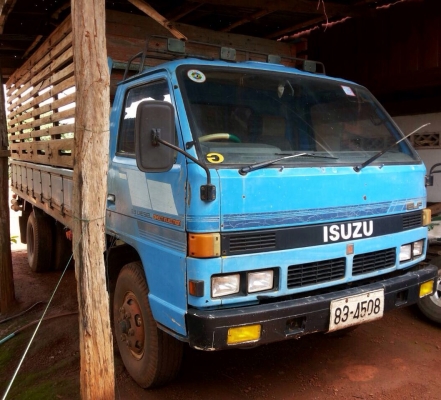 ISUZU NPR เครื่อง 145 HP 6BB1 กระบะคอกไม้ความยาว 5 เมตรสภาพสวย ช่วงล่างใหญ่ติด F หน้าหลัง เครื่องแห้งแรงดีไม่มีเยิ้ม ภายในเก๋งคอนโซลครบพร้อม เกียร์สั้น ช่วงล่างคัชซีสวยไม่มีดาม ยาง 8.25 ขอบ 16 สภาพดี 70\% พร้อมบรรทุกพร้อมใช้งาน เอกสารทะเบียนครบพร้อมโอน ราค