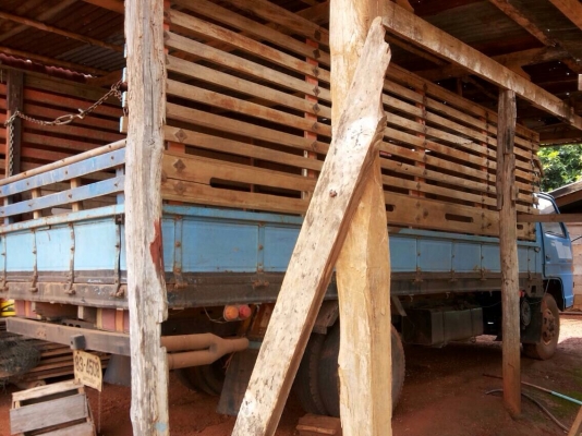 ISUZU NPR เครื่อง 145 HP 6BB1 กระบะคอกไม้ความยาว 5 เมตรสภาพสวย ช่วงล่างใหญ่ติด F หน้าหลัง เครื่องแห้งแรงดีไม่มีเยิ้ม ภายในเก๋งคอนโซลครบพร้อม เกียร์สั้น ช่วงล่างคัชซีสวยไม่มีดาม ยาง 8.25 ขอบ 16 สภาพดี 70\% พร้อมบรรทุกพร้อมใช้งาน เอกสารทะเบียนครบพร้อมโอน ราค