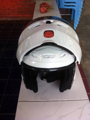 ธารนนทบุรี//ขายขายหมวกกันน๊อก index สีขาวมุข สภาพสวยๆ ของมือสอง ราคา 1,200 บาท (พร้อมจัดส่ง)