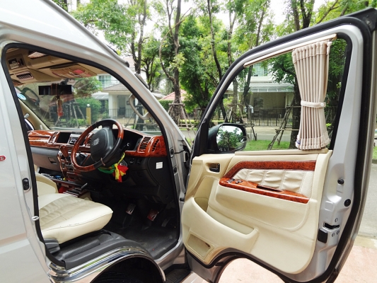 รถตู้VIP ขายดาวน์ 850,000 ผ่อนต่อไม่เสียVAT มีประกันชั้นหนึ่งเหลืออีก 9 เดือน รถตู้VIP ขายดาวน์ 850,000 ผ่อนต่อไม่เสียVAT มีประกันชั้นหนึ่งเหลืออีก 9 เดือน
