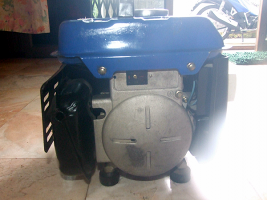 ขายเครื่องปั่นไฟพกพาราคา 3,750 บาท สถาพใหม่ ๆ