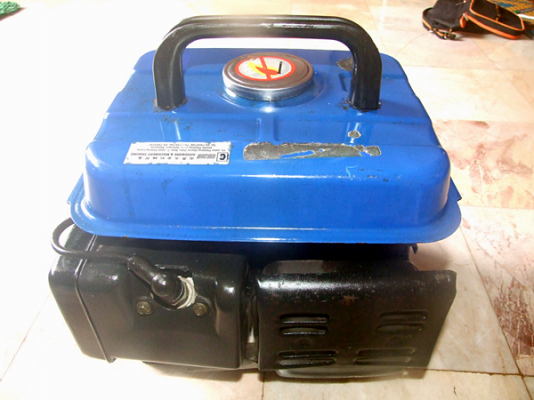 ขายเครื่องปั่นไฟพกพาราคา 3,750 บาท สถาพใหม่ ๆ