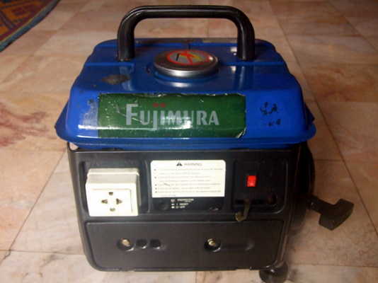 ขายเครื่องปั่นไฟพกพาราคา 3,750 บาท สถาพใหม่ ๆ