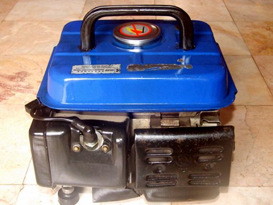 ขายเครื่องปั่นไฟพกพาราคา 3,750 บาท สถาพใหม่ ๆ