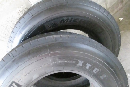 ขายยางใหม่เดือนธันวาคมปี 2013 ครับ มิชลิน 11r 22.5 (10เส้น)