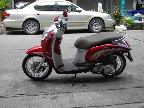 ขาย Scoopy I หัวฉีด สีแดง-เทา สวยคลาสสิค เครื่องสุดยอดเยี่ยมเดิมๆ ประกันศูนย์3ปี 25000 บาท