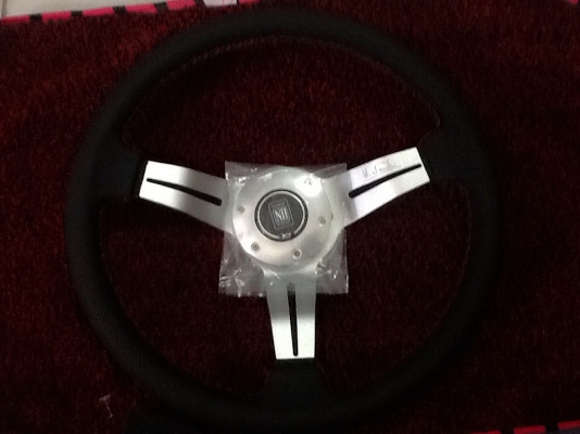 ขายพวงมาลัยแต่ง มี3อันราคาถูกครับ