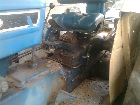 ขายฟอร์ด6610 เสื้อลาย ท่อไอดีโต พร้อมอุปกรณ์ มีเล่มทะเบียน