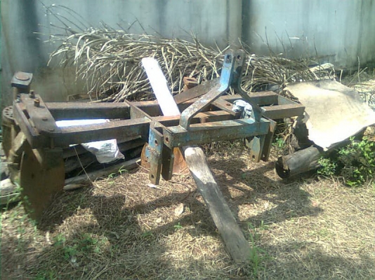 ขายฟอร์ด6610 เสื้อลาย ท่อไอดีโต พร้อมอุปกรณ์ มีเล่มทะเบียน